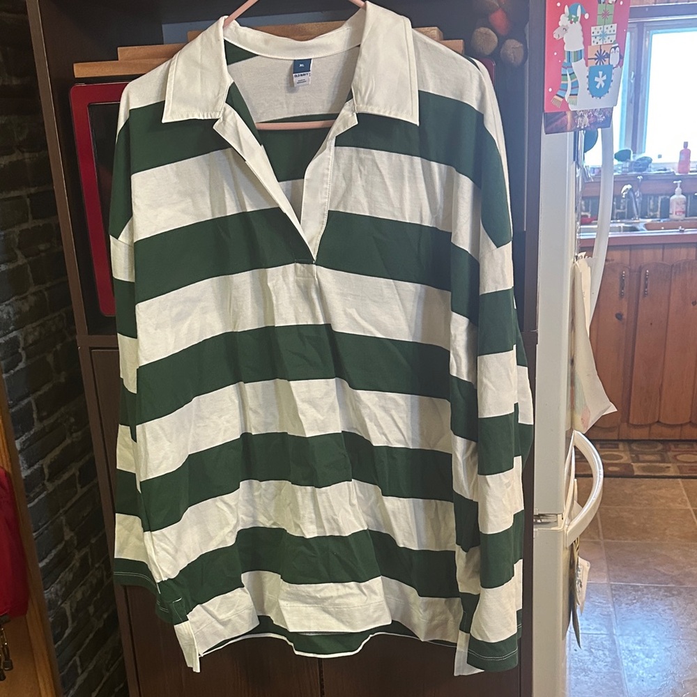 NWT Old Navy Woman’s Green and White Striped Long Sleeve Tee